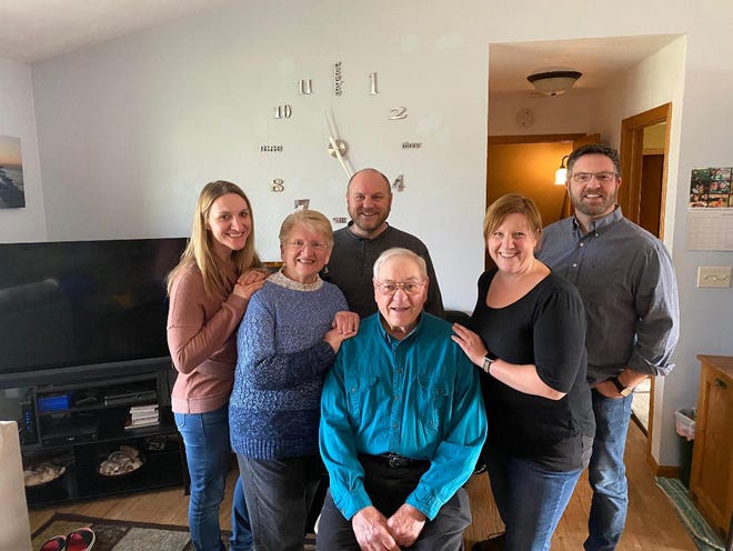 Bob and Susan Manzke are surrounded by their children during the 2019 Thanksgiving holiday, from left, Rachel, Russell, Rebecca and Rob.