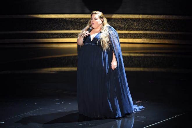 "This Is Us" star Chrissy Metz got serious in her performance of "I'm Standing With You" from "Breakthrough."