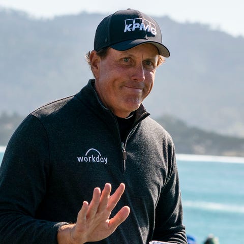 Phil Mickelson acknowledges the crowd on the 14th 