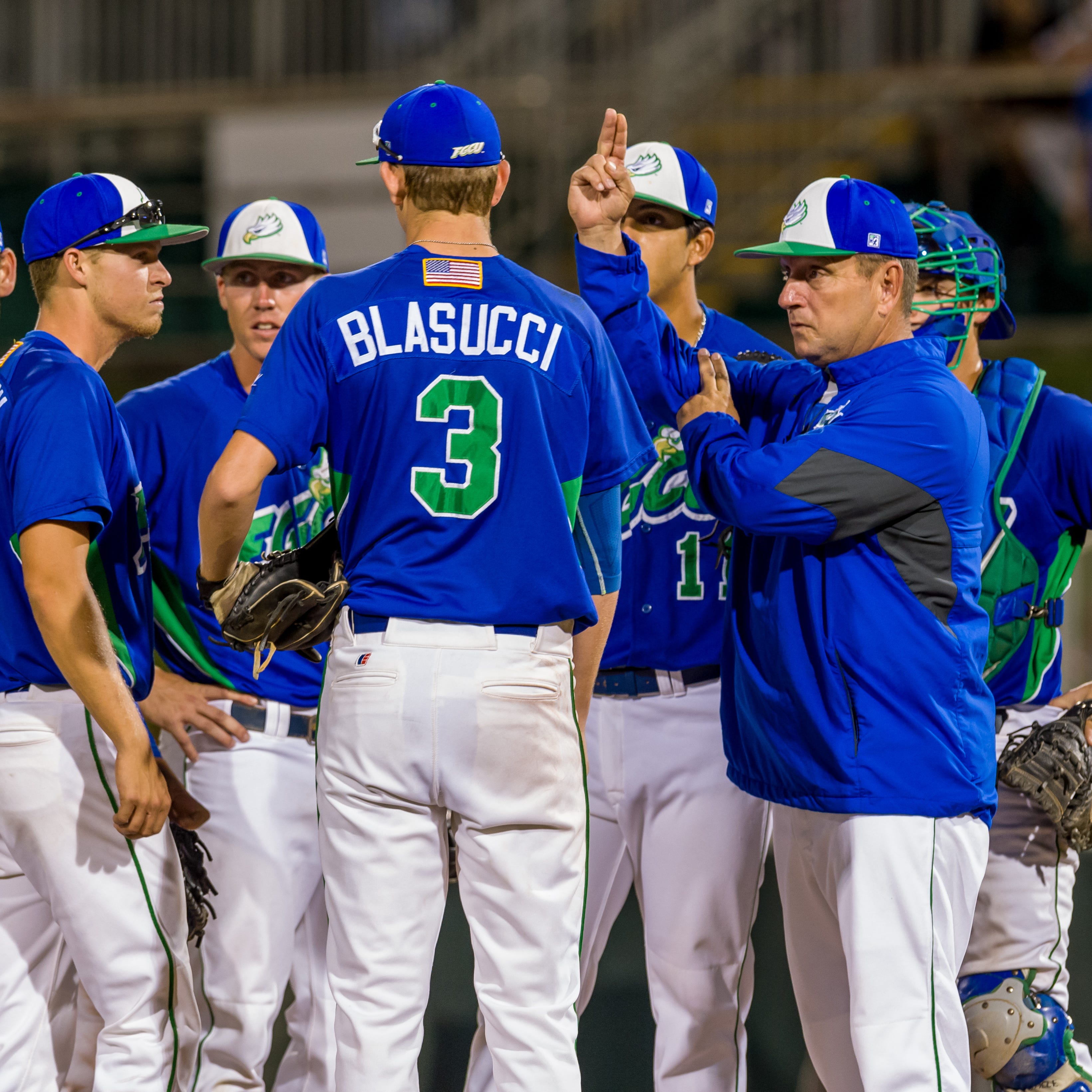 Fgcu S Dave Tollett Makes History Grabbing Win No 600 Against