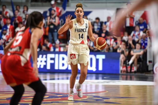 The Phoenix Mercury signed unrestricted free agent guard Bria Hartley, who last week helped France to qualify for the Tokyo Olympics.