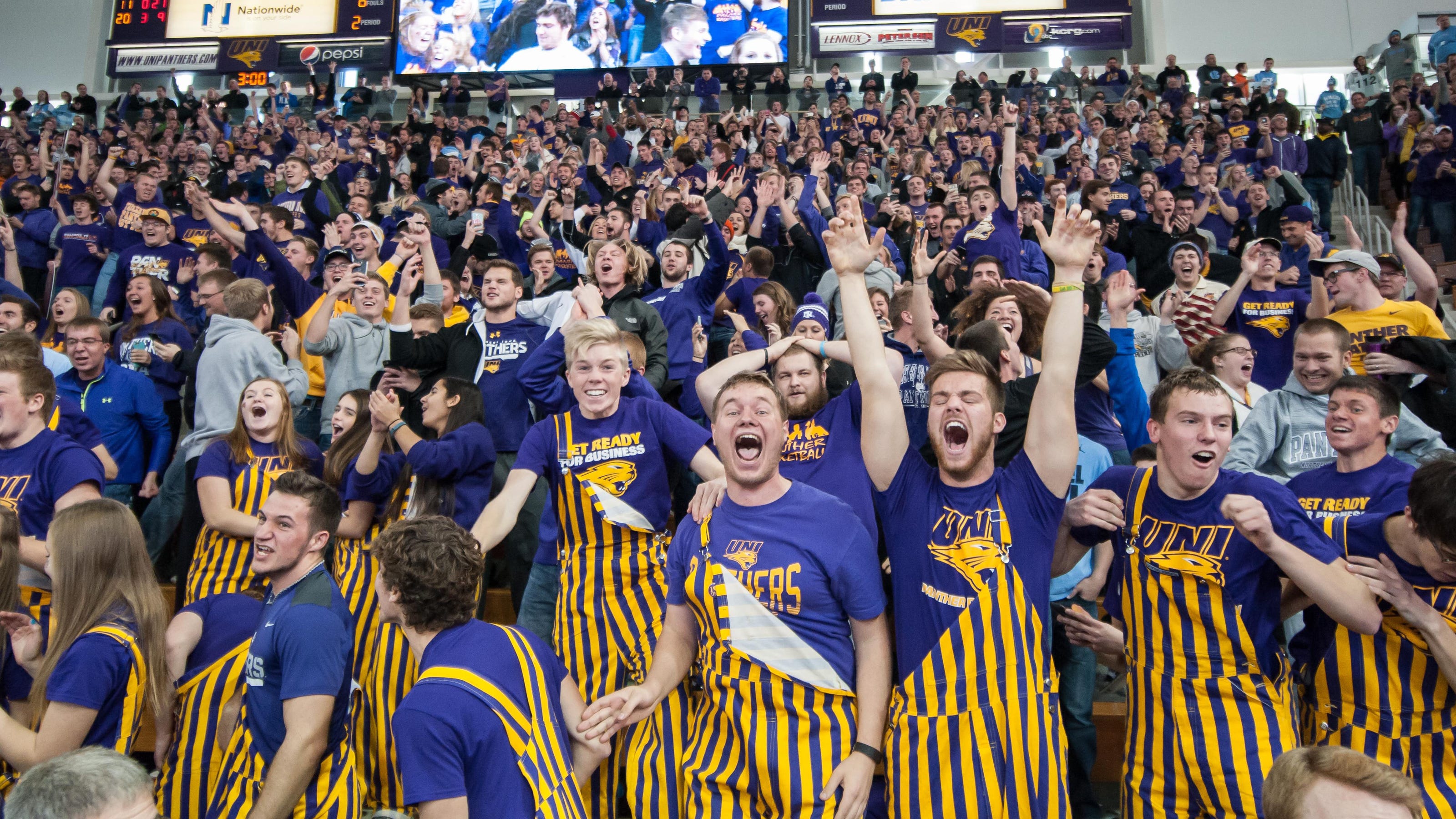 Northern Iowa student awarded full 10,000 prize after halfcourt shot