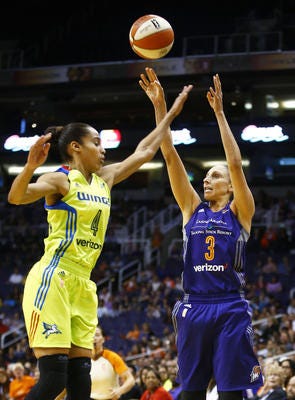 Diana Taurasi (3) and Skylar Diggins-Smith (4) are now Phoenix Mercury teammates after a trade this week to acquire Diggins-Smith from the Dallas Wings.