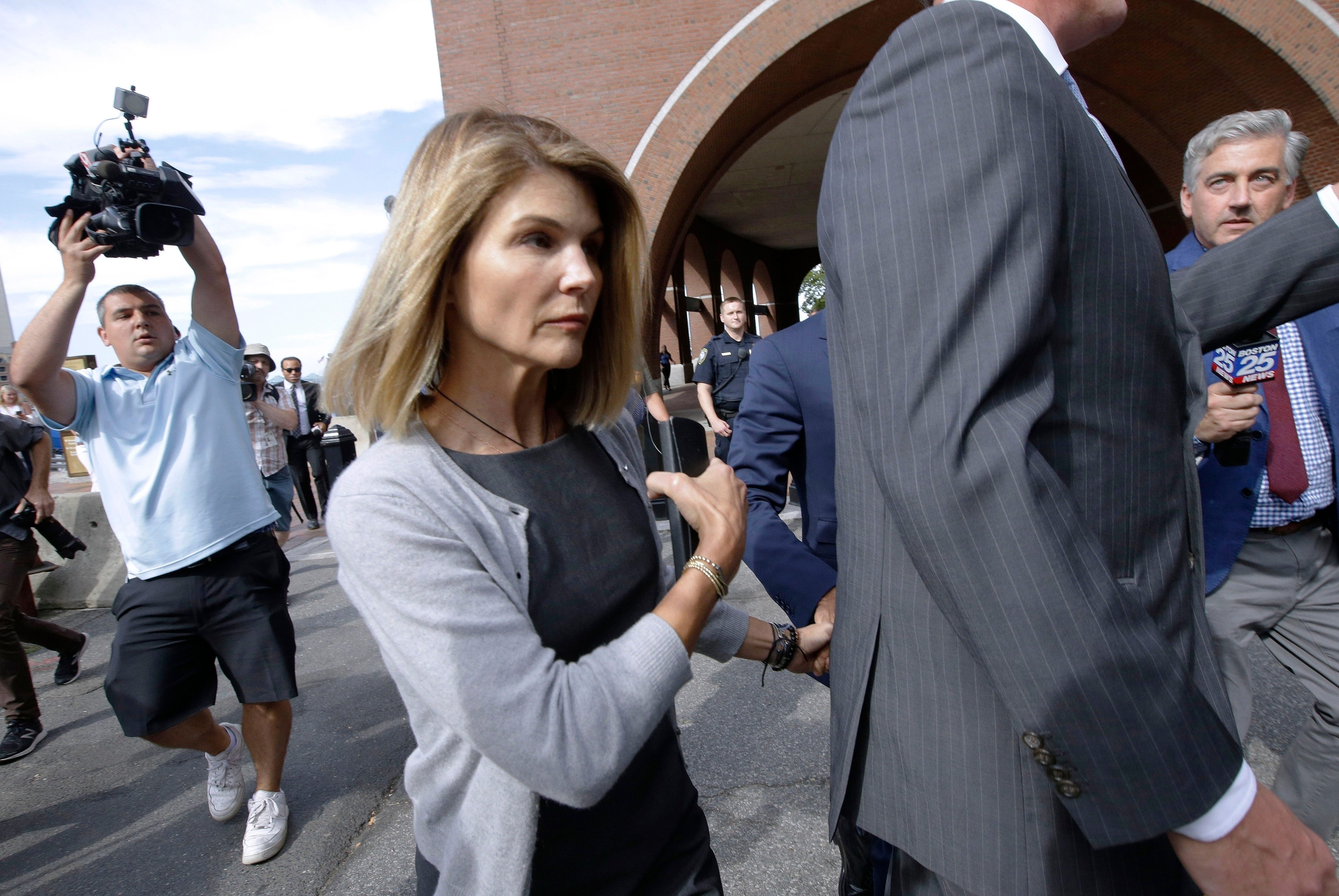Lori Loughlin's attorneys say new evidence proves innocence in college admissions scandal - USA TODAY