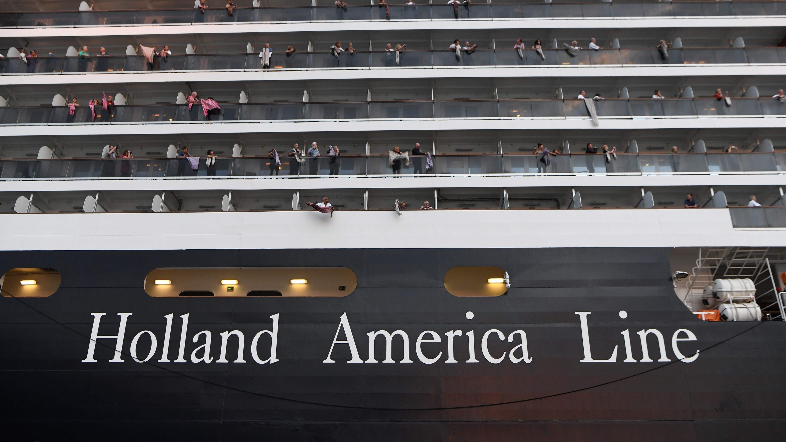 holland america cruise ship covid outbreak