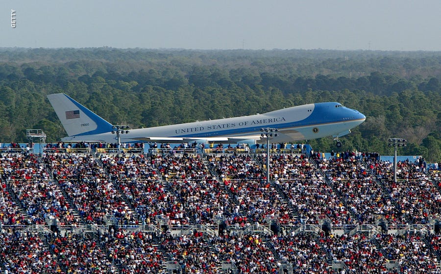 President Trump's campaign manager tweeted out a photo of Air Force One from 2004.