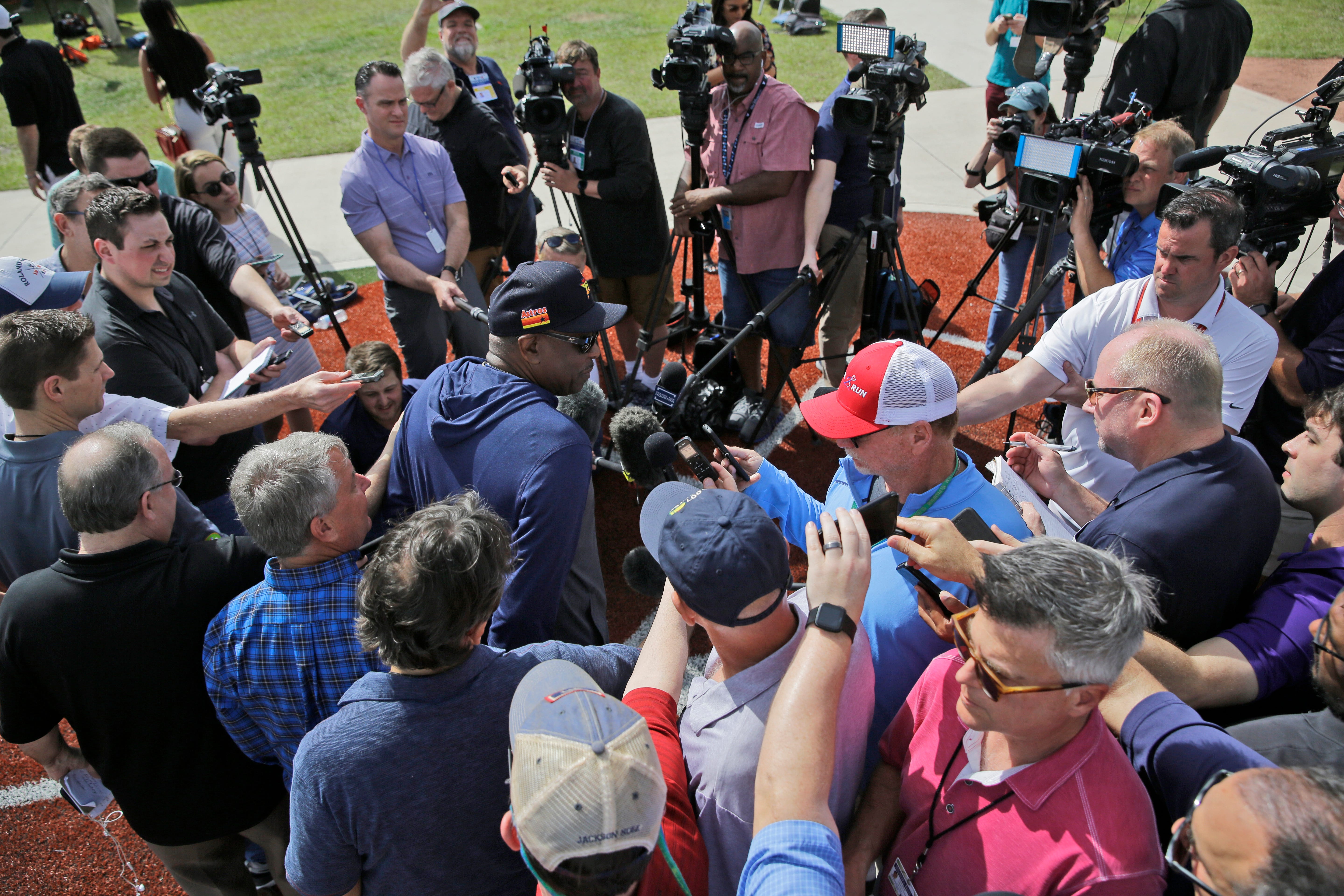 Opinion: Chaos, animosity follow Astros on first full day of training camp thanks to cheating scandal