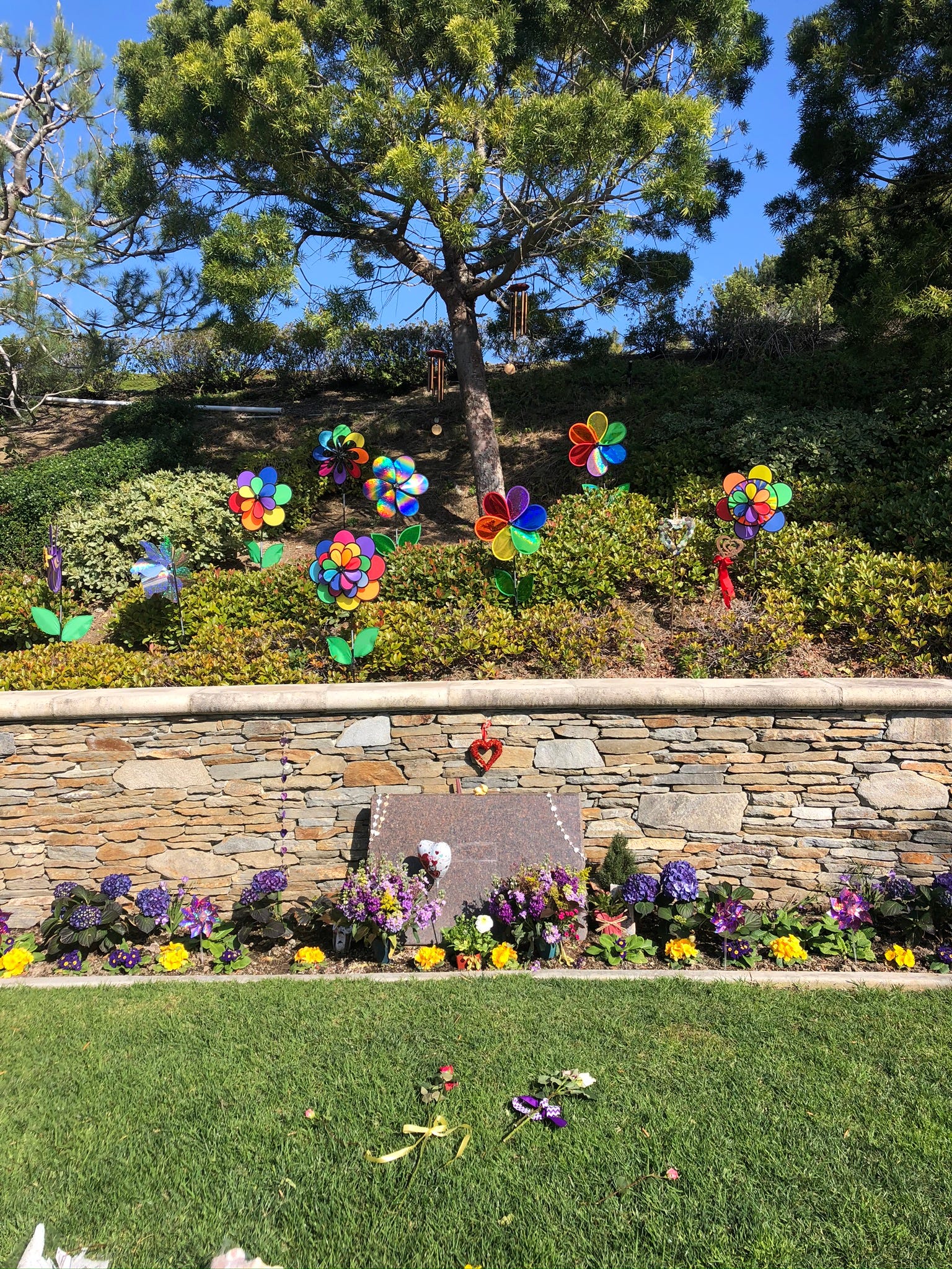 Kobe Bryant Mourners Paying Respects At Wrong Gravesite Says Cemetery