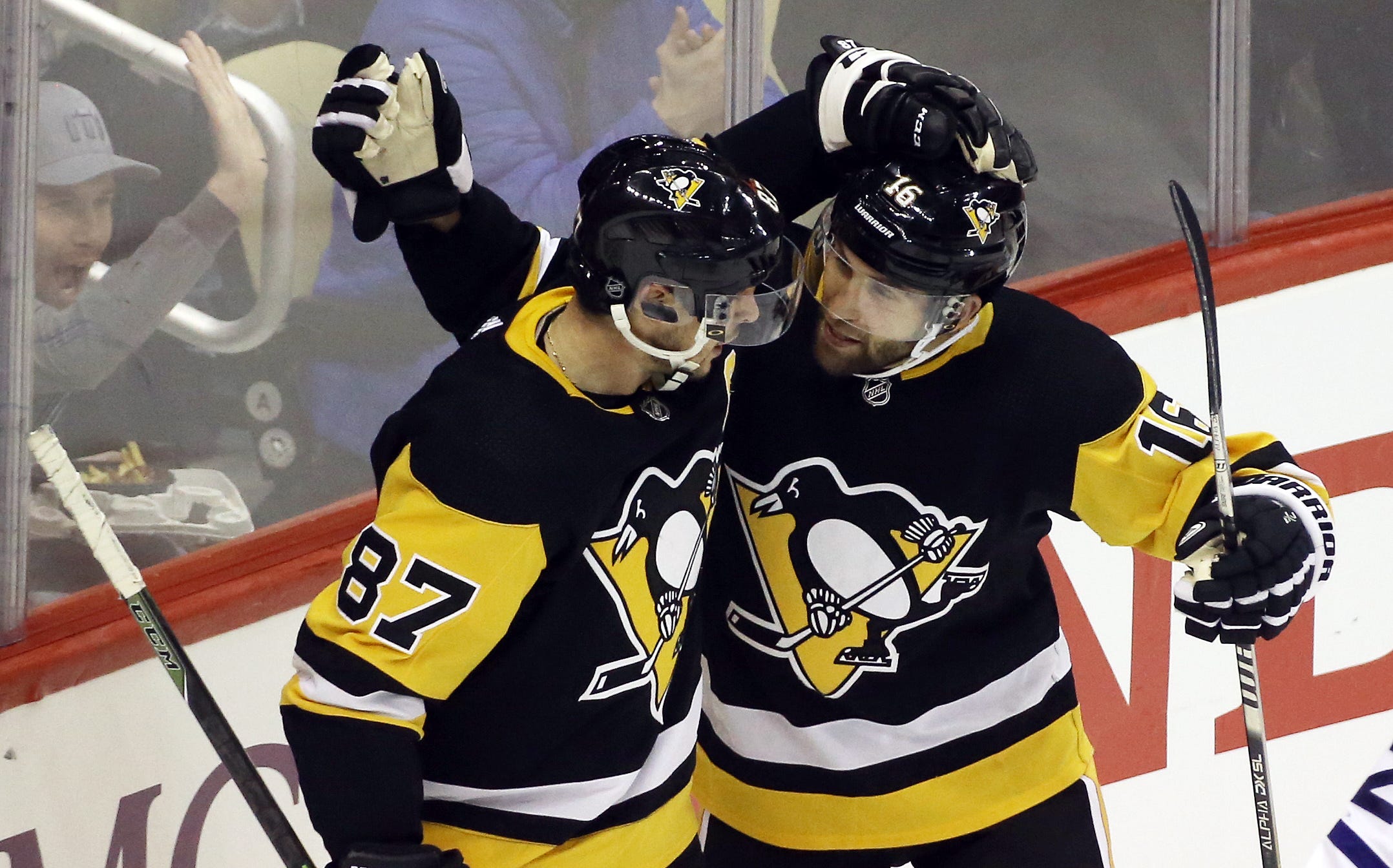 sidney crosby's first nhl goal