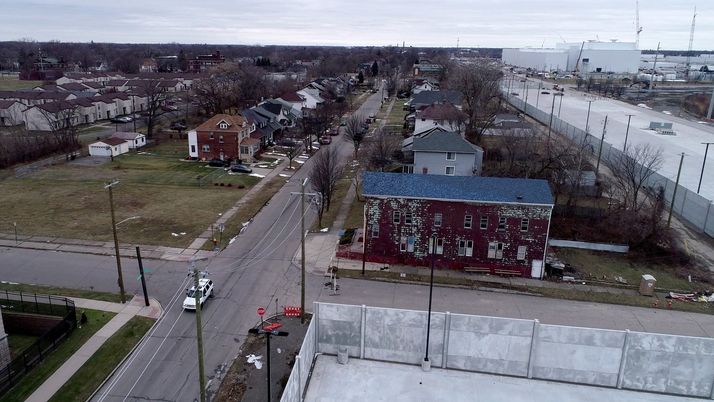 Fca S New Sound Barrier Wall Is The Talk Of Detroit Neighborhood