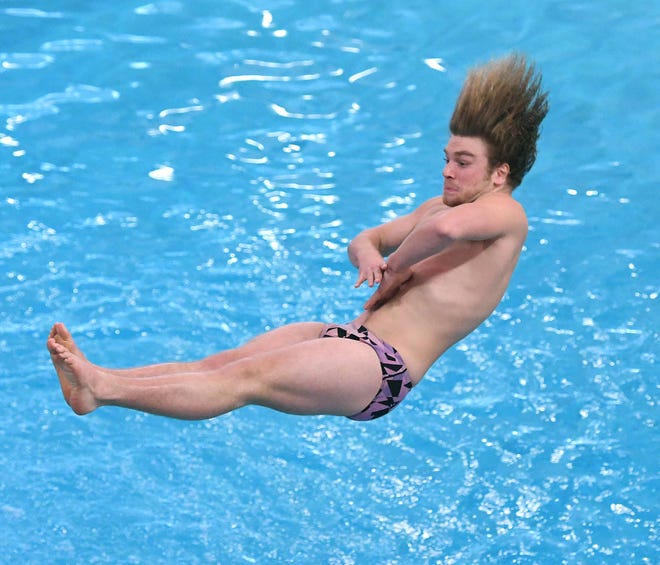 Lexington's Max Roth scored a 404.60 during the 1-meter dive competition at the Oak Harbor Subway Invite where the Minutemen took the team championship.