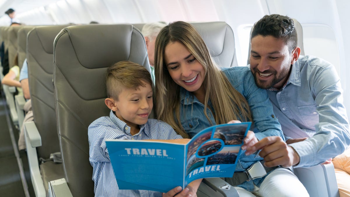 Consumer Reports' advocacy arm is urging major airlines to let adults traveling with children sit together without paying a fee.