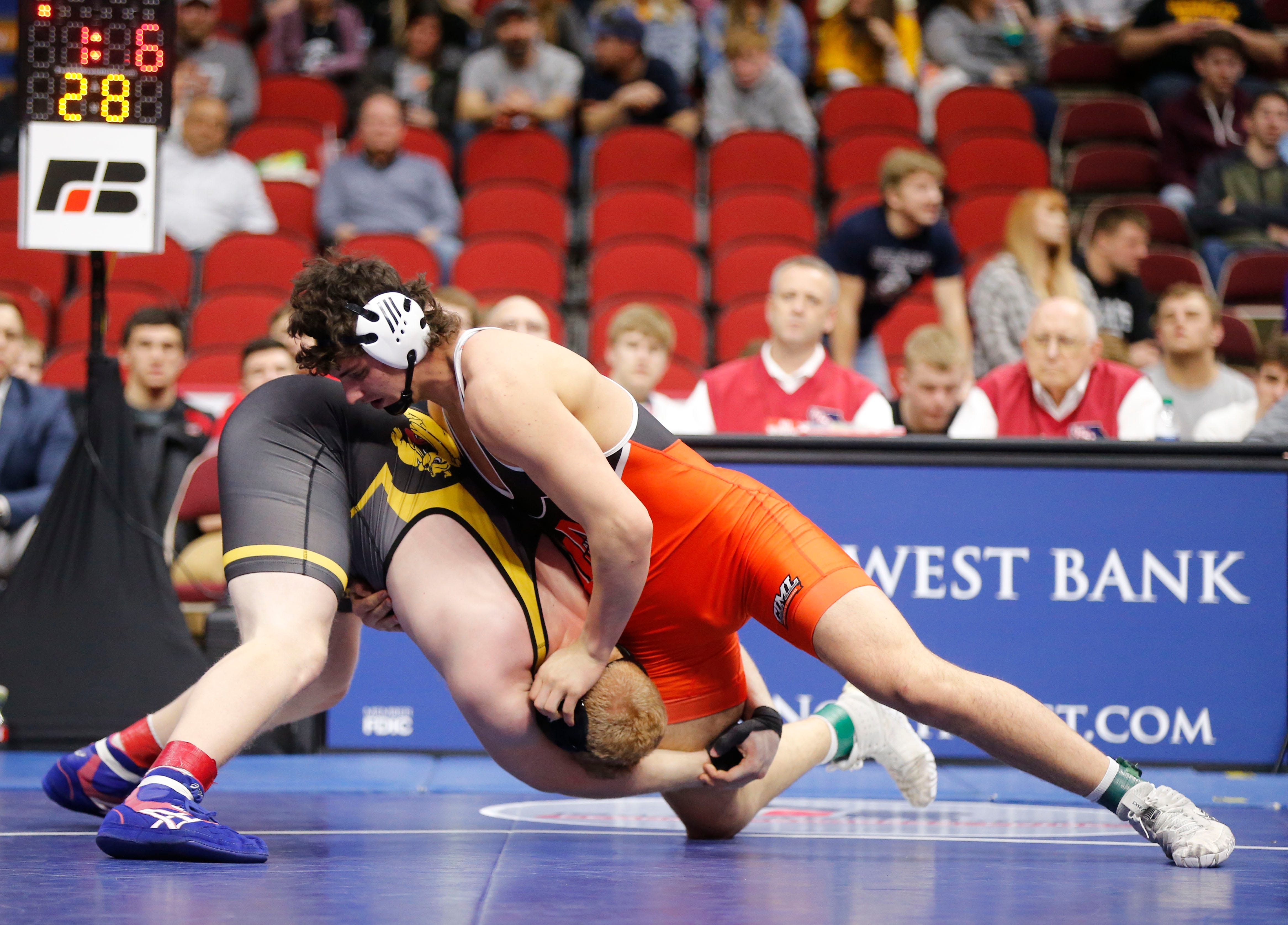 Ames' Gabe Greenlee, a state wrestling finalist, commits to Iowa State