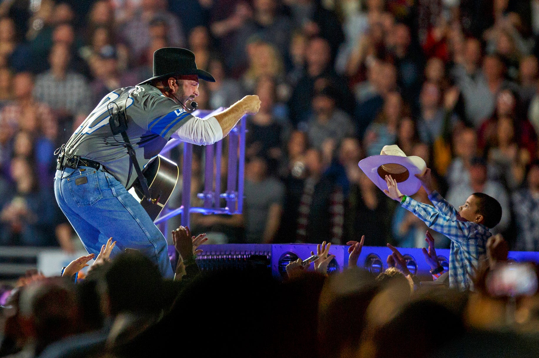 barry sanders jersey garth brooks