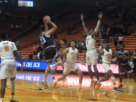 Rice's Drew Peterson tries to pass the ball against the defense of UTEP's Tidus Verhoeven (1) and Jordan Lathon Saturday at the Don Haskins Center