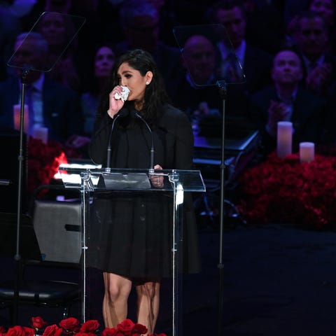 Vanessa Bryant weeps while delivering her speech d