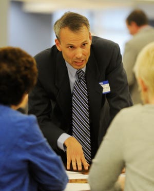 Mark Totten digambarkan pada tahun 2014 ketika ia mencalonkan diri sebagai calon Demokrat untuk jaksa agung negara bagian.