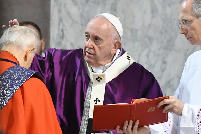 Papa Francisco y sacerdotes en el mundo celebran Miércoles de Ceniza