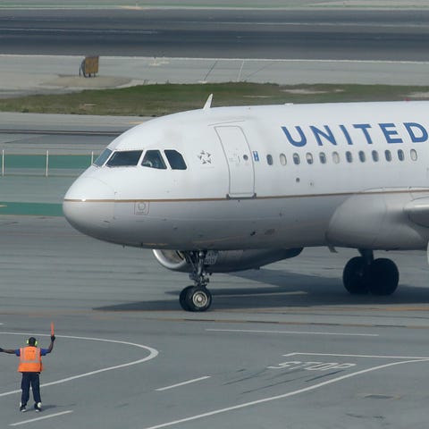United is allowing passengers to change flights sc