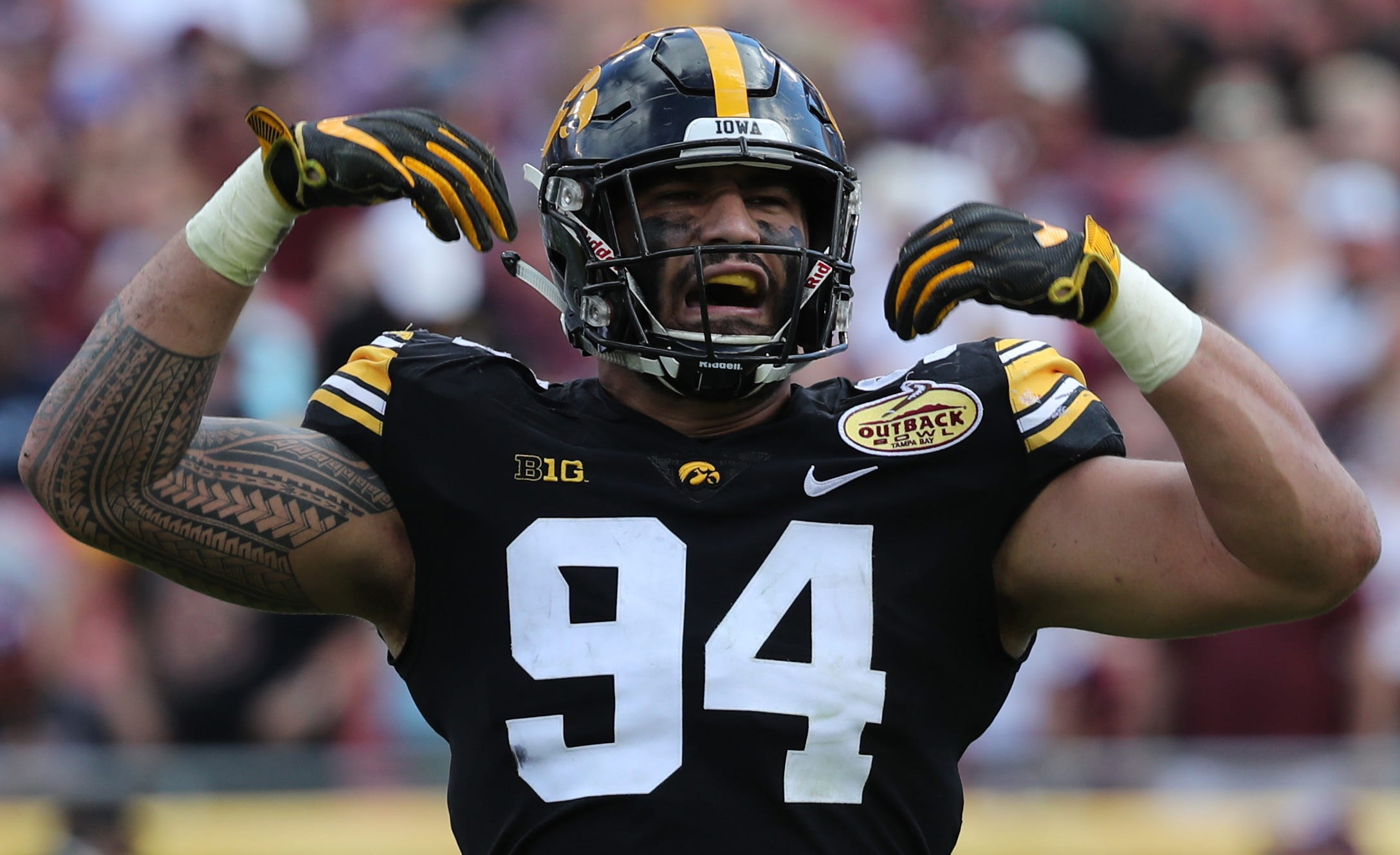 A J Epenesa Out To Prove At Nfl Combine He S As Good As Chase Young