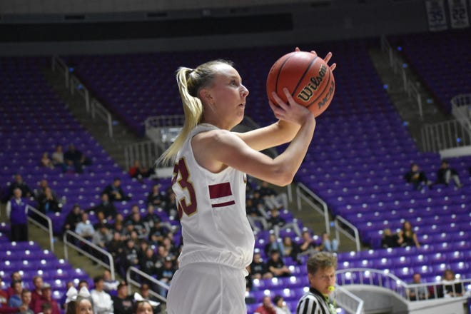 Sam Johnston is forgoing her senior high school season to play for her mother, Tracy Sanders, at SUU.