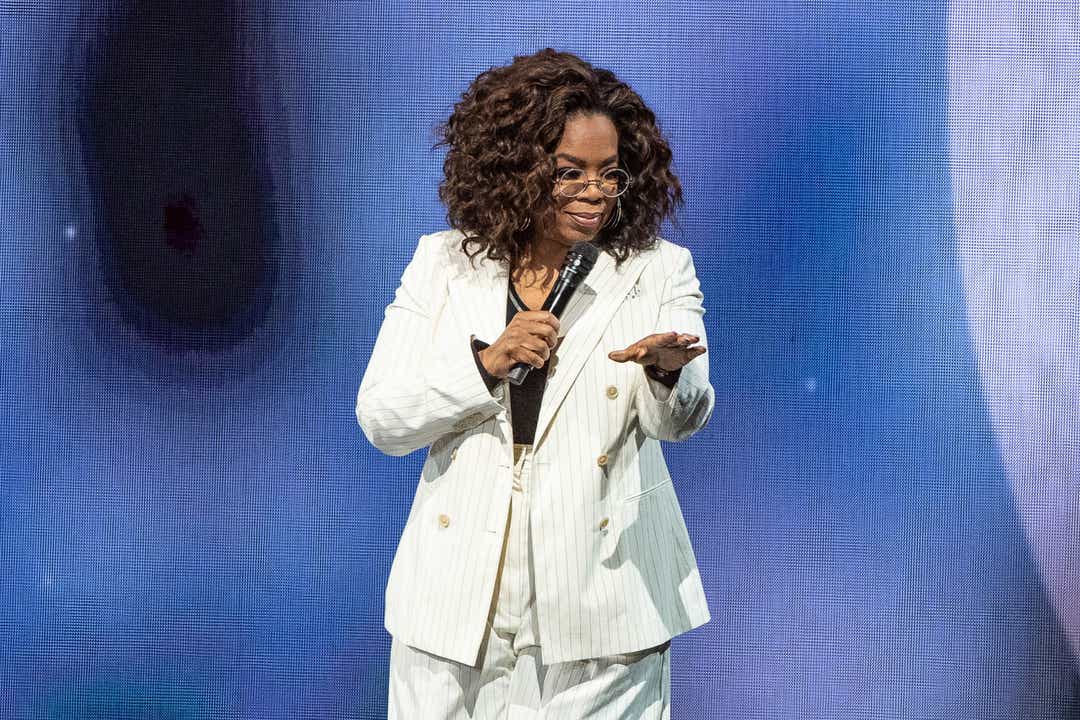 Oprah Winfrey falls down at wellness tour while talking about 'balance;' loses shoes - USA TODAY