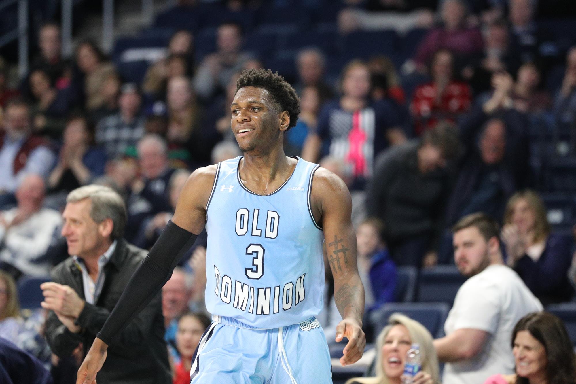 Curry Excels On Court At Odu 8 Years After Dad S Murder In Wilmington