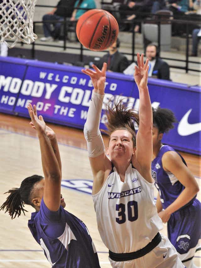 Golightly S Nine Treys Help Abilene Christian Blast Stephen F Austin