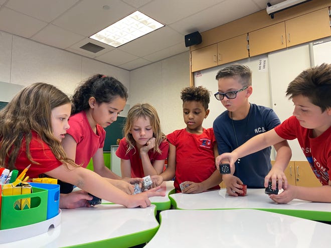 Students Sadie Karr, Gabriella Felix, Nora Capra, Sofia Capra, Richie McIntosh and Michael Sklar work on a cubelet project at Washington Charter school’s STEM Lab. The public schools’ fundraising gala will be held Saturday, March 21, 2020, at the Renaissance Indian Wells