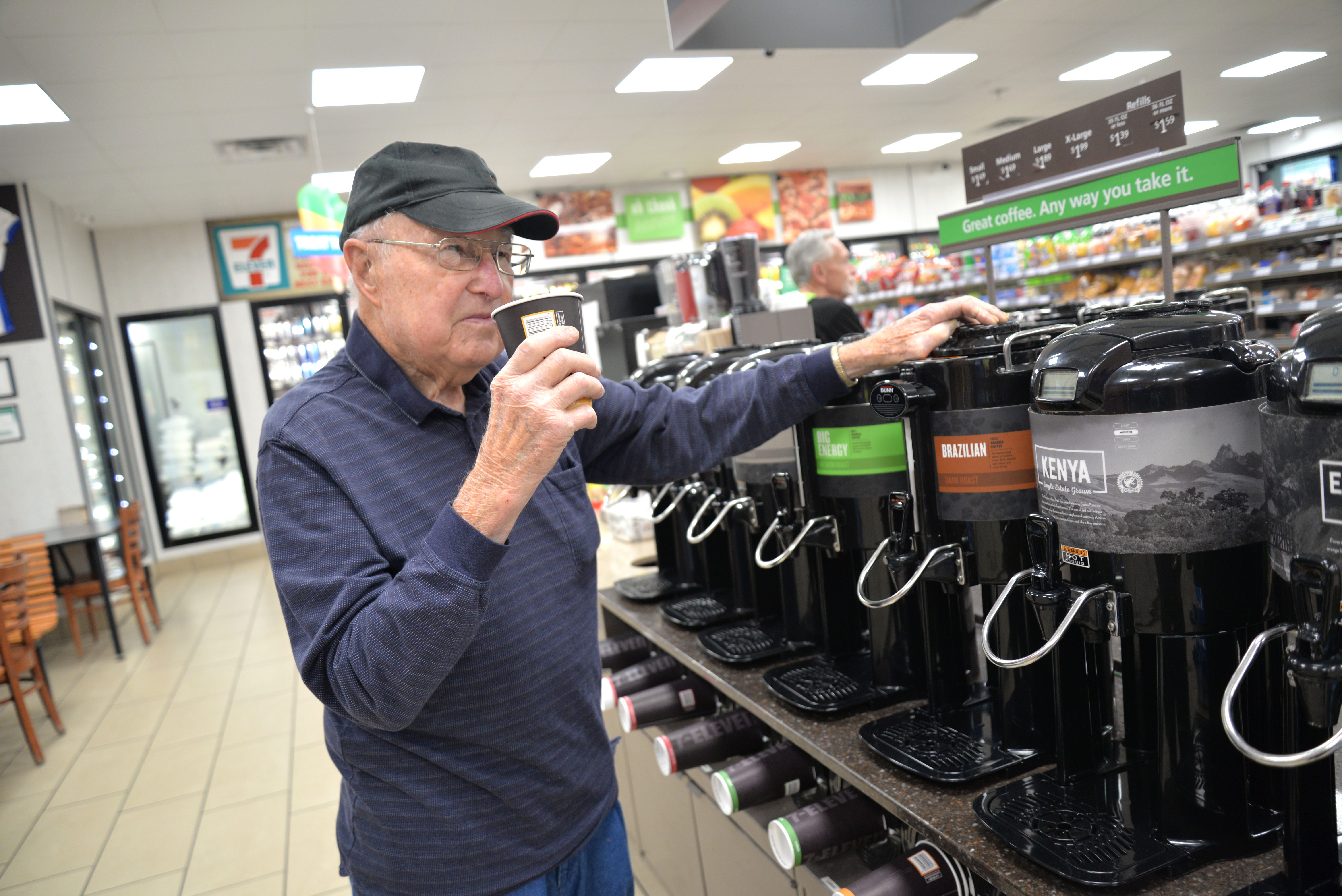 Virginia 7 Eleven Welcomes 95 Year Old Man Every Day He Likes To Help