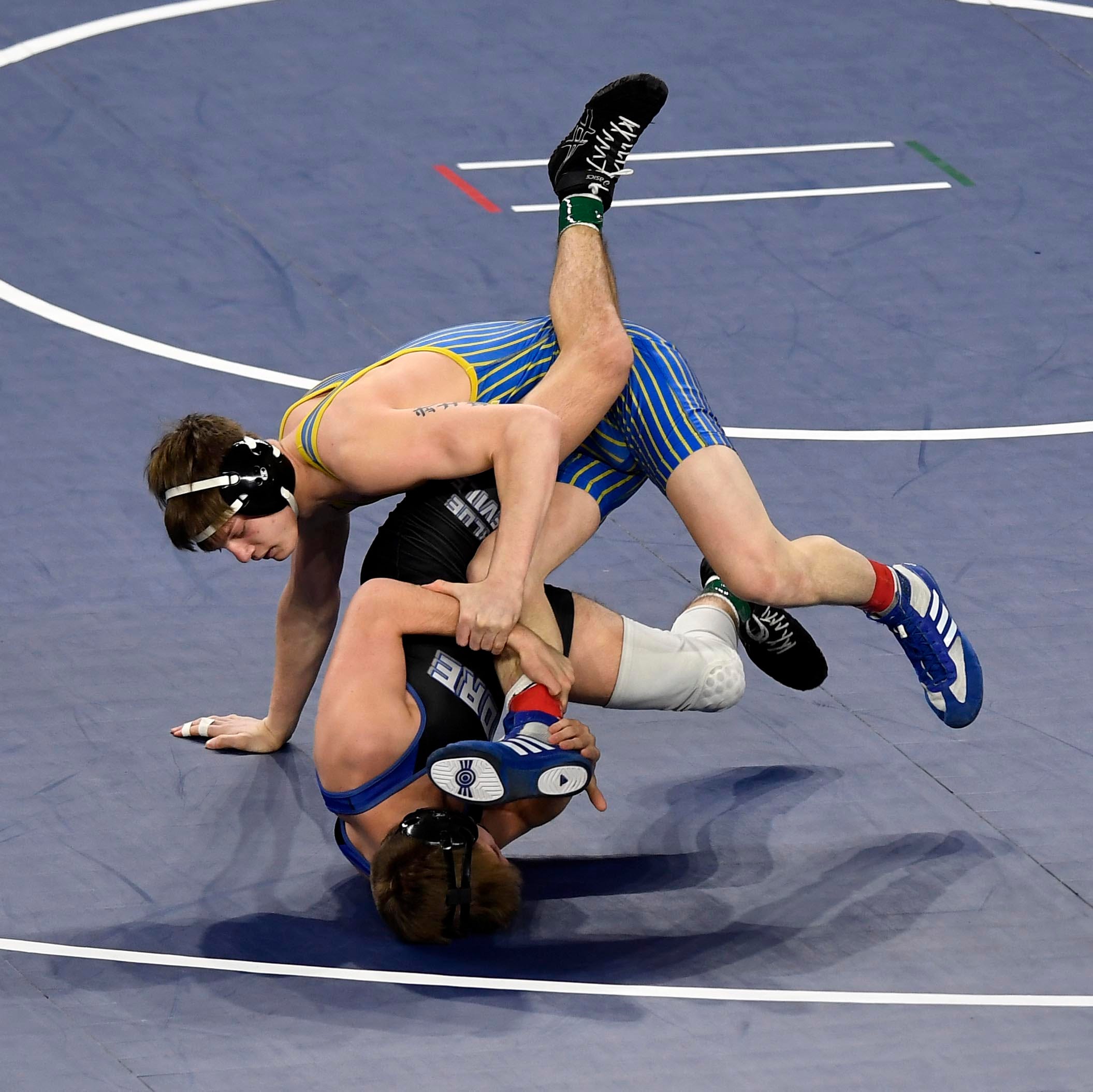 NJ wrestling Lyndhurst's Dylan Weaver reps family, hometown pride