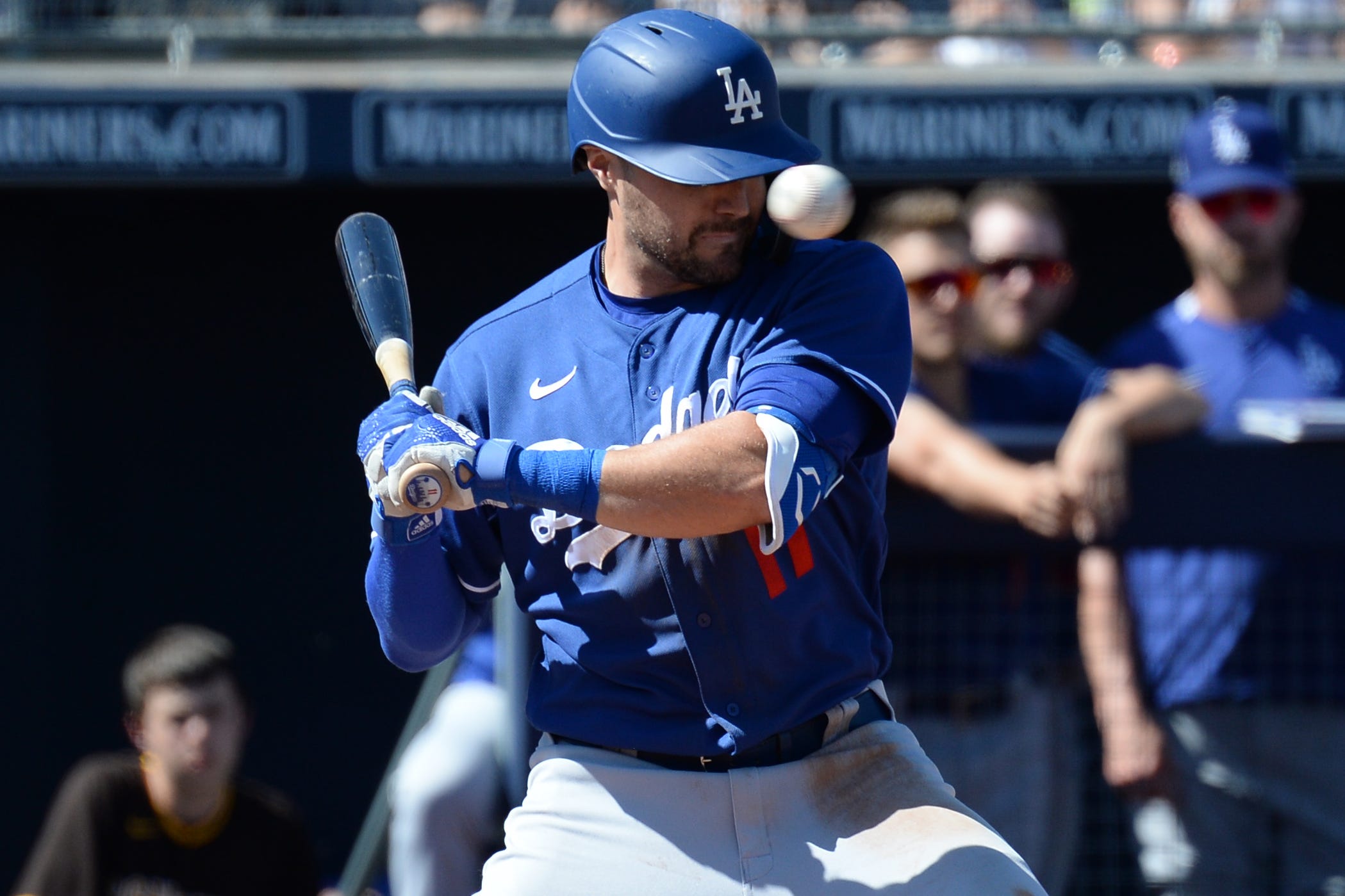 Mike Trout drives golf ball crazy distance at a Topgolf