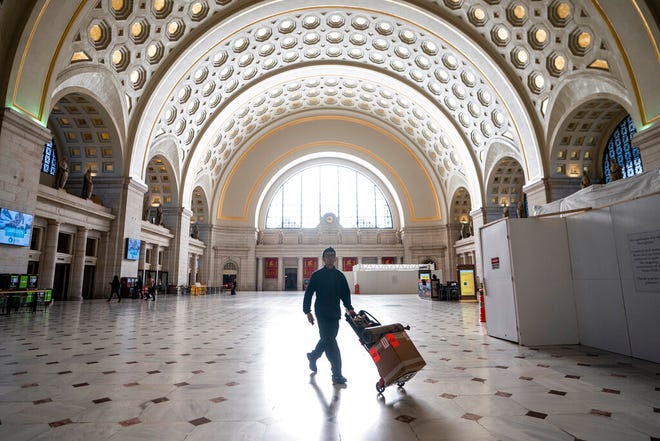 Washington Union Station, a major transportation hub in the nation's capital, is nearly empty during morning rush hour as many government and private sector workers stay home during the coronavirus outbreak, in Washington, Monday, March 16, 2020. (AP Photo/J. Scott Applewhite)