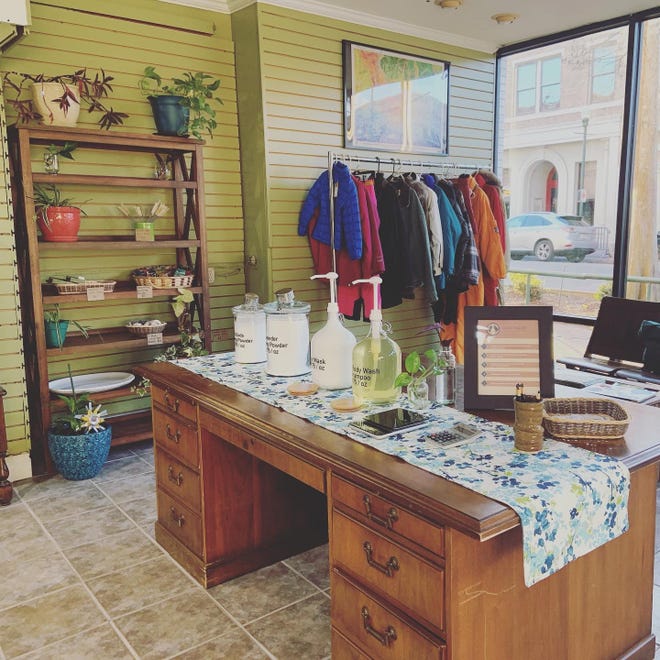 Sans Paquet is a new waste-free shop sharing space with SugarWolf and Hub City Cyles. Follow them on Facebook for schedule and availability after the public health crisis is over.