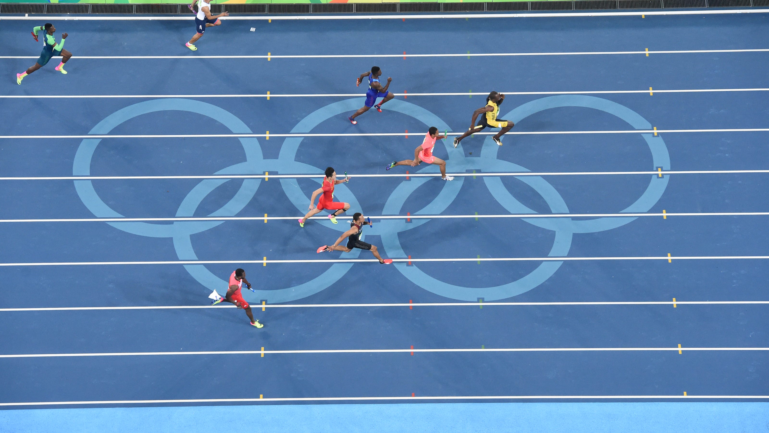 Игры легкий бег. Олимпийские игры бег. Лёгкая атлетика на Олимпийских играх стадион. Изображение бега на Олимпийских играх.