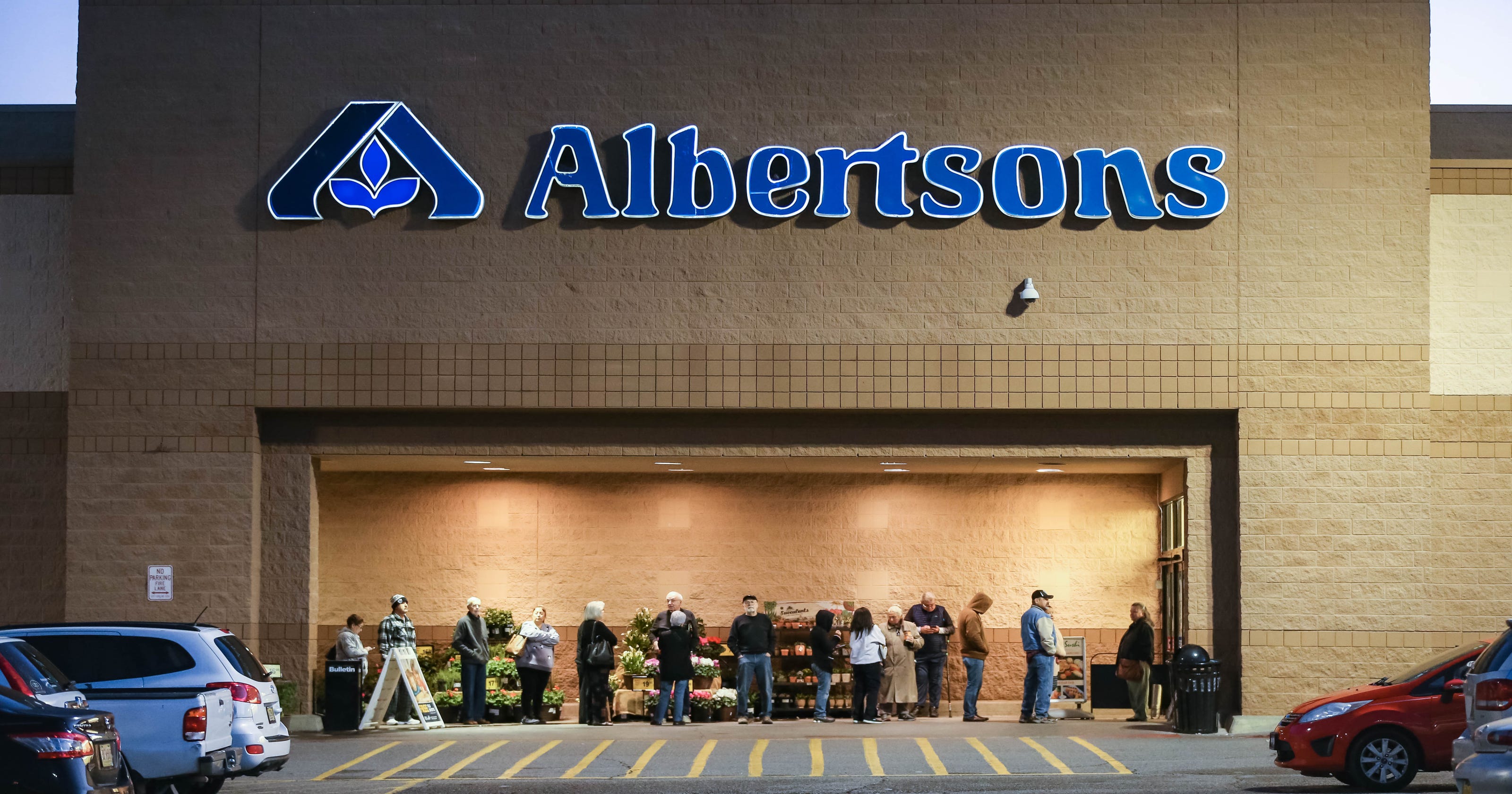 Coronavirus Walmart, Target, Albertsons add senior shopping hours