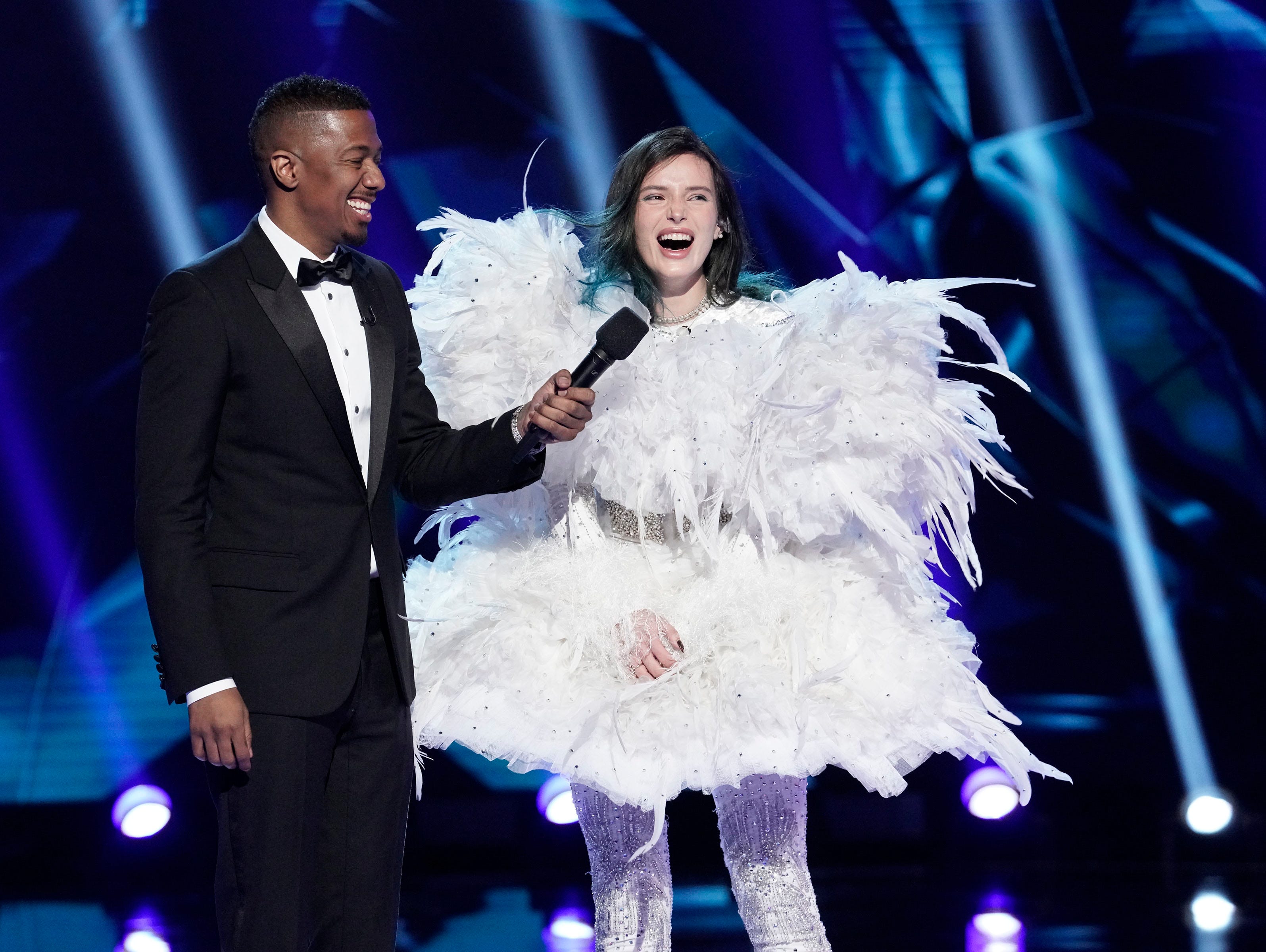 The Masked Singer Recap Swan Aka Bella Thorne Is Eliminated