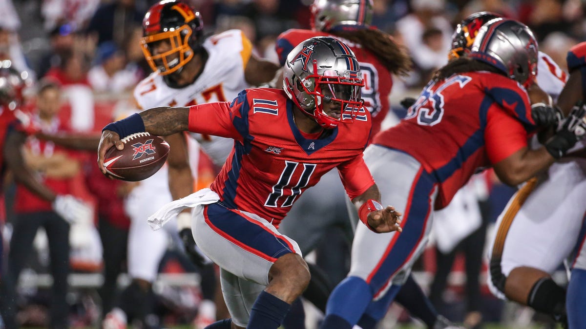 Houston Roughnecks quarterback P.J. Walker runs the ball during a game against the Los Angeles Wildcats.