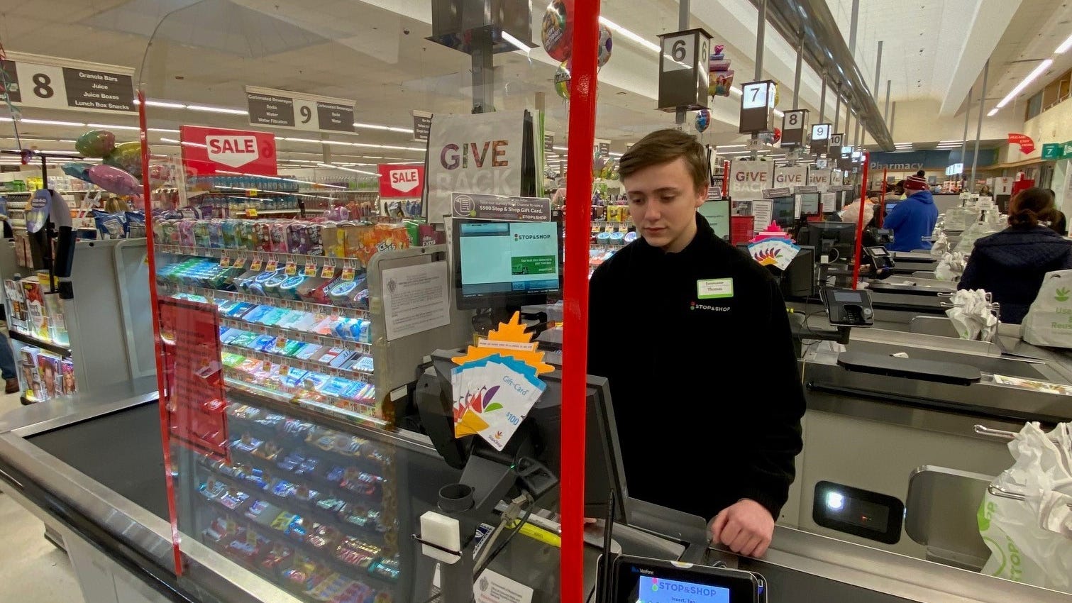 Coronavirus Nj Supermarkets Set Up Plastic Shields Offer Pay Raises