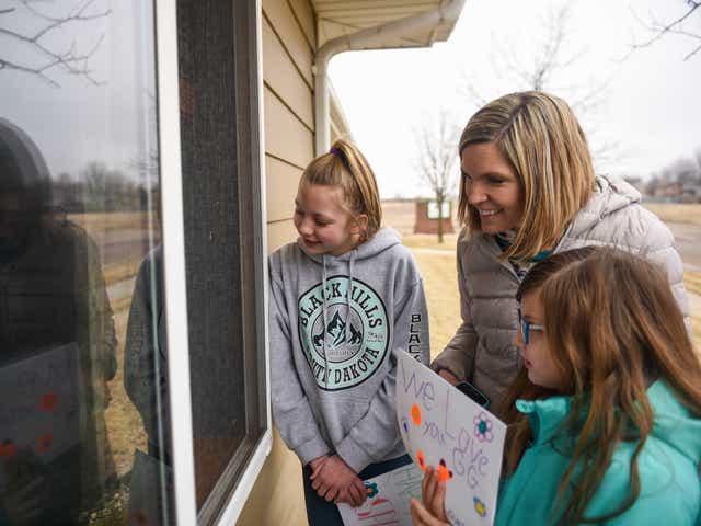 Coronavirus Sioux Falls Woman Visits Mother Through Nursing Home Window