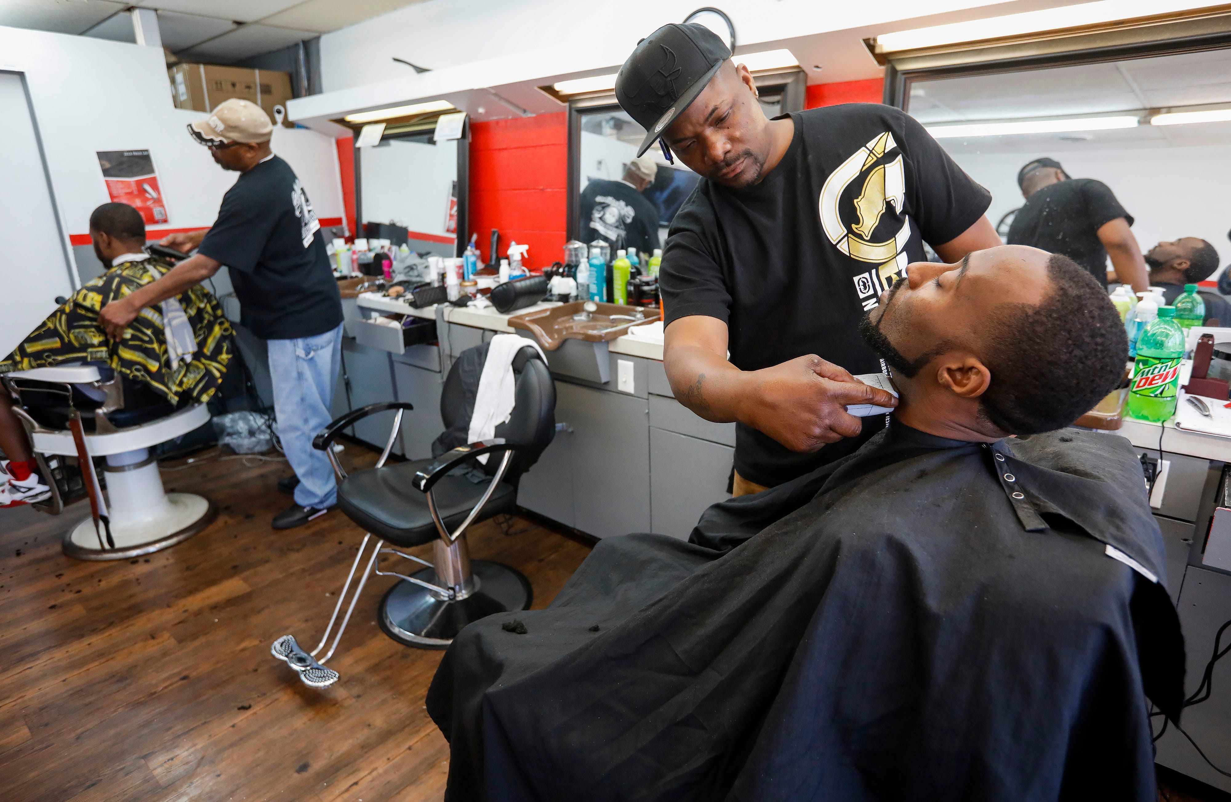 Coronavirus: Springfield barbers, hair salons close due to COVID-19