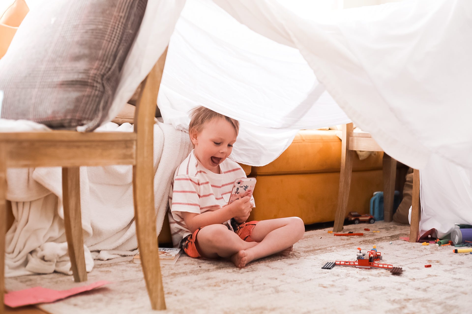 Coronavirus Social Distancing Screen Time Connects Kids With Friends - a trip to grandmas house was a bad idea roblox bed time