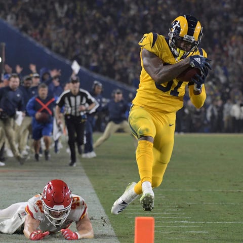 Los Angeles Rams tight end Gerald Everett scores a
