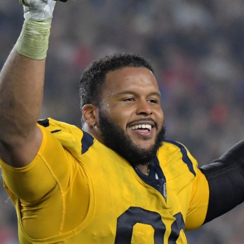Rams defensive end Aaron Donald celebrates in afte