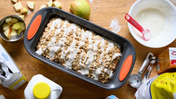 Best gifts for sisters 2020: Rachael Ray Yum-o! Oven Lovin' Loaf Pan
