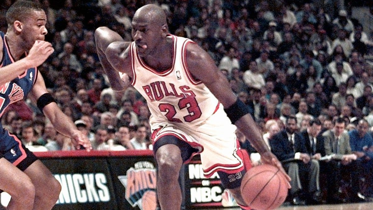 CHICAGO BULLS: 1. Michael Jordan — 29,277 points. 2. Scottie Pippen — 15,123. 3. Bob Love — 12,623. 4. Luol Deng — 10,286. 5. Jerry Sloan — 10,233.