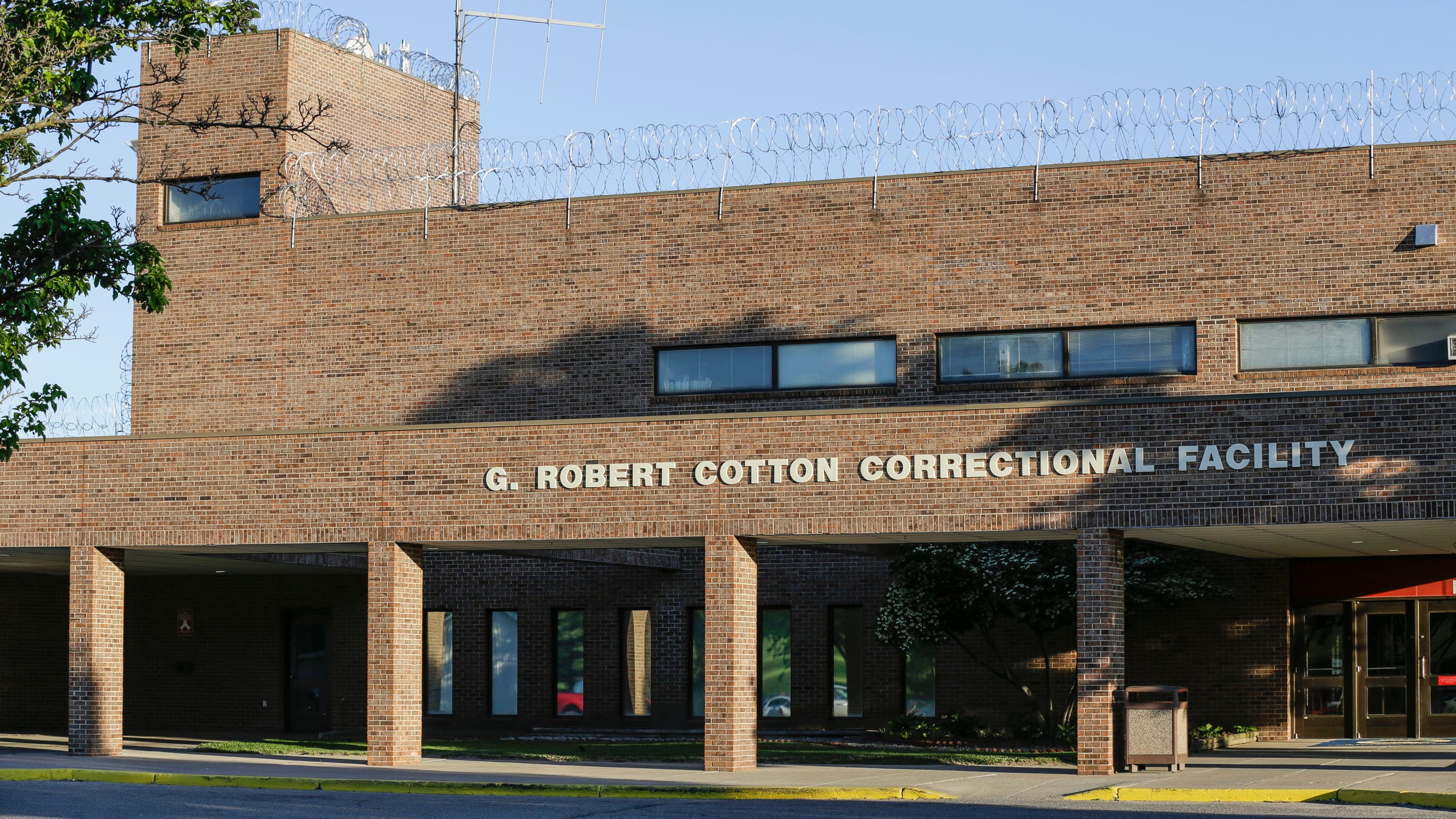 Inmate dies from stab wounds after fight at state prison near Jackson
