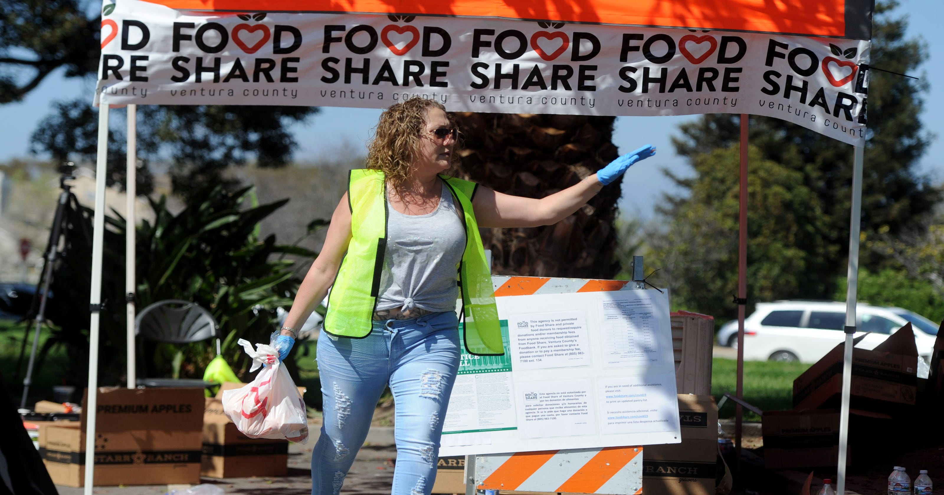 Coronanvirus Update Long Lines As Food Bank Opens First Pop Up Pantry