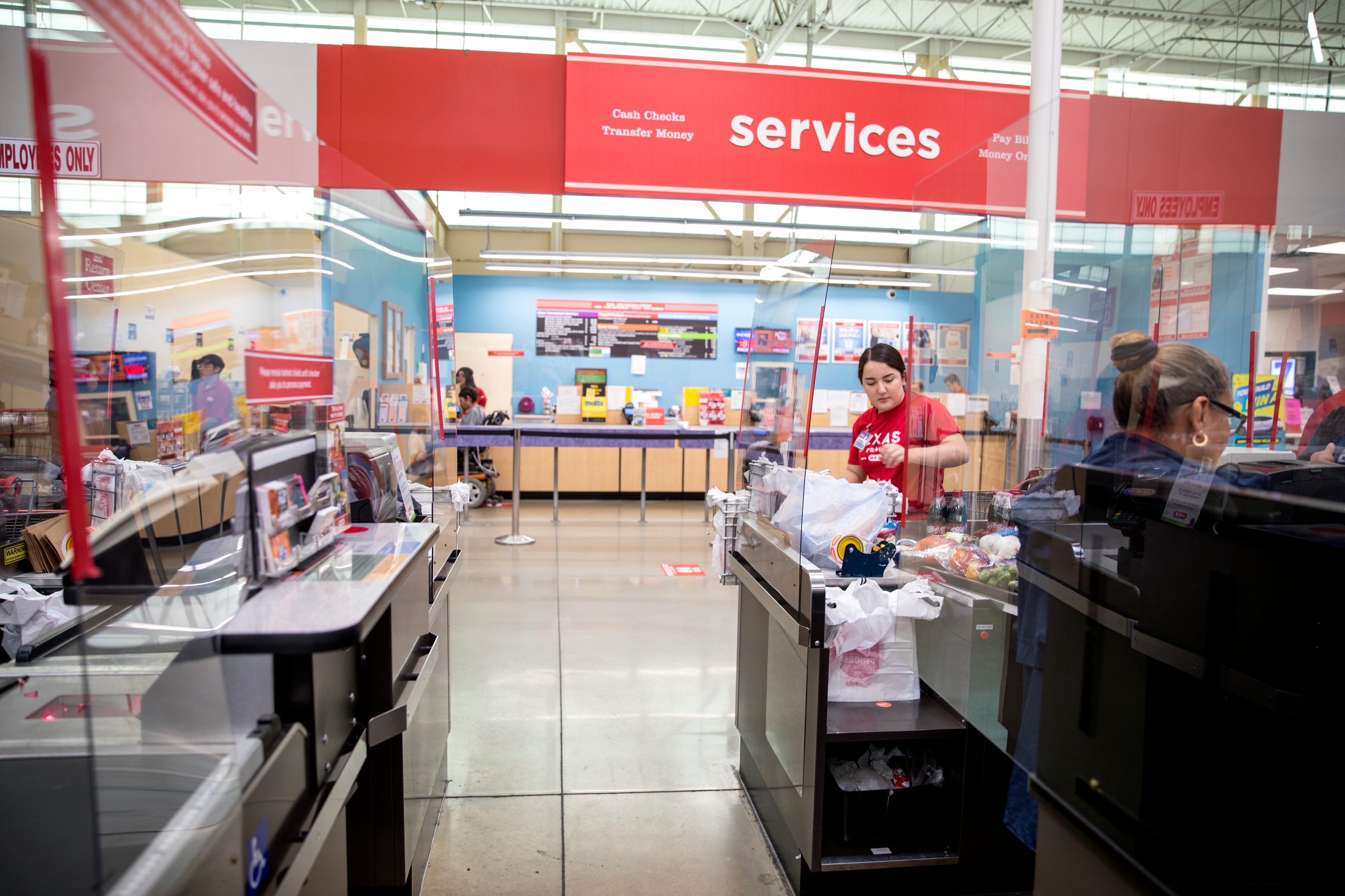 HEB rewards employees with 100 gift cards