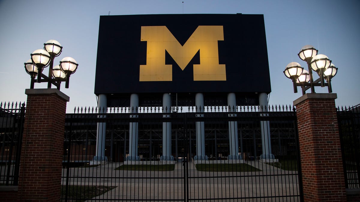 Michigan athletics paused 2 weeks after the outbreak of the COVID-19 variant